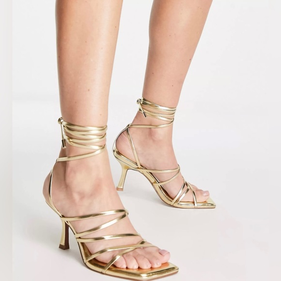 GOLD HEELS - Picture 2 of 4